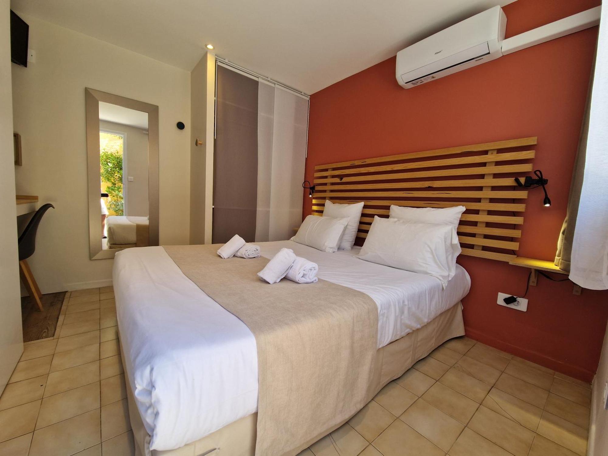 Dreibettzimmer mit Badewanne